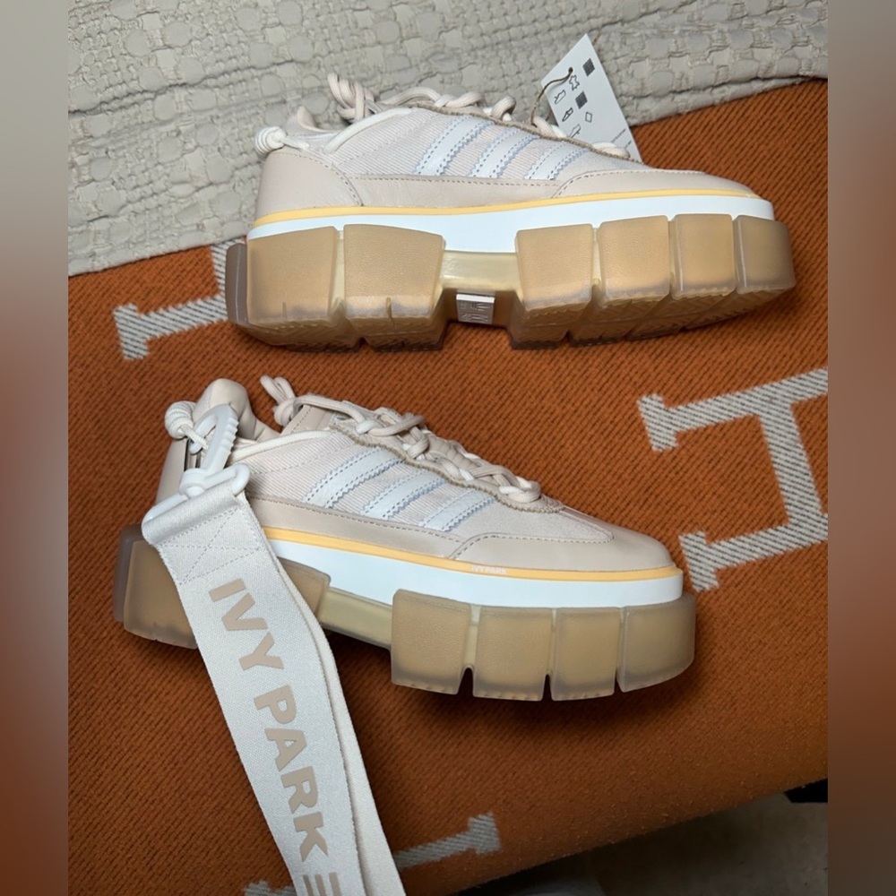 NEW IN BOX Adidas Ivy Park Super Sleek Chunky sneakers - size 6, cream white